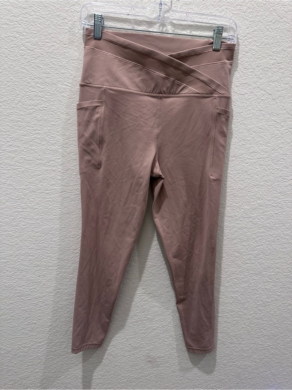 Athleta Salutation Stash Mesh Crossover 7/8 Tight Mauve Pink Yoga Leggings M